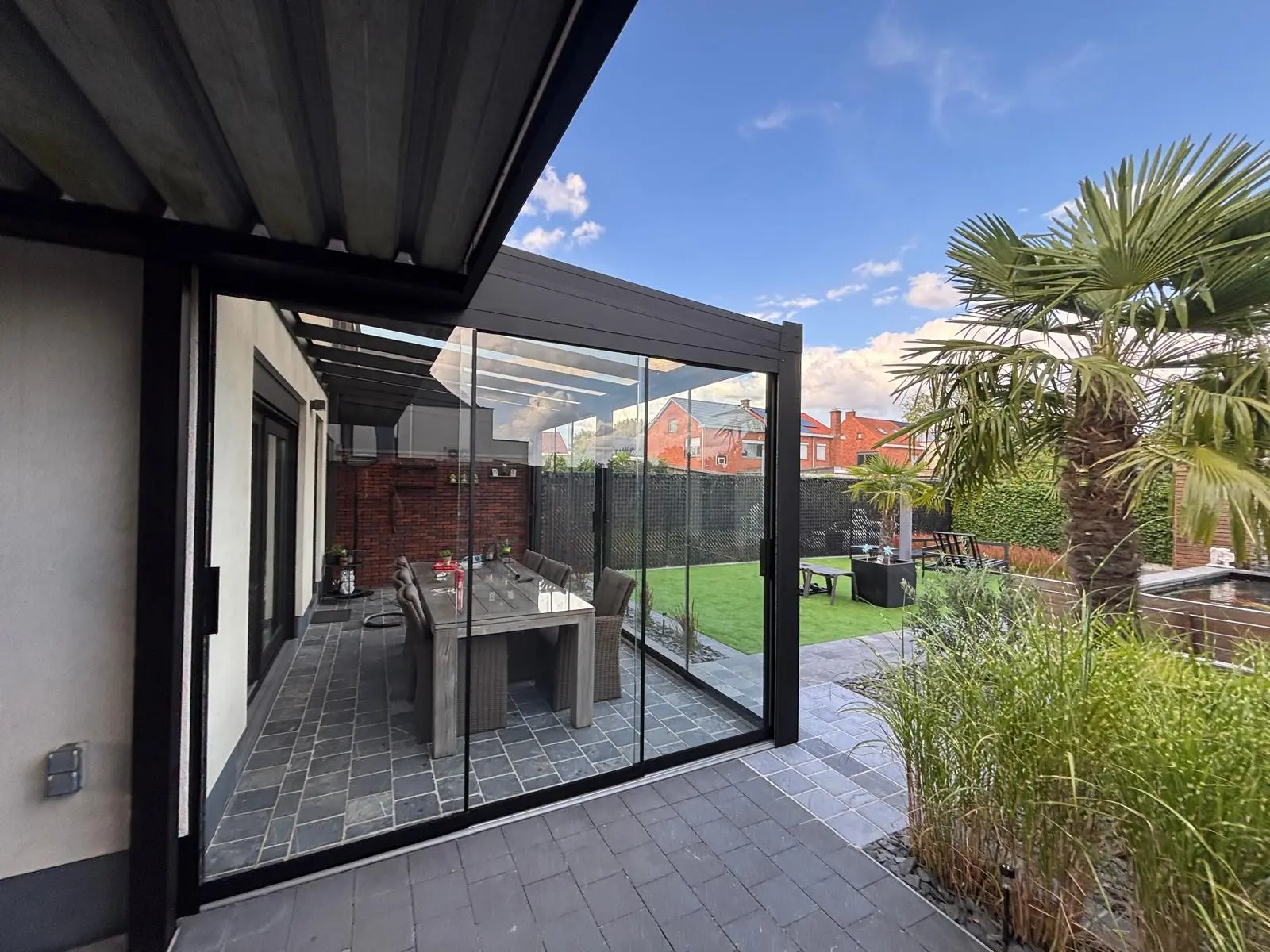 Terrasoverkapping met glazen schuifwanden
